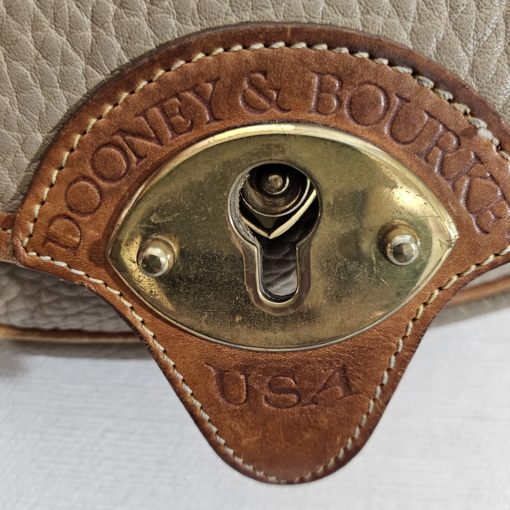 Vtg, Dooney & Bourke AWL Cavalry Trooper Crossbody Taupe W/British Tan Trim R71 - Picture 12 of 16